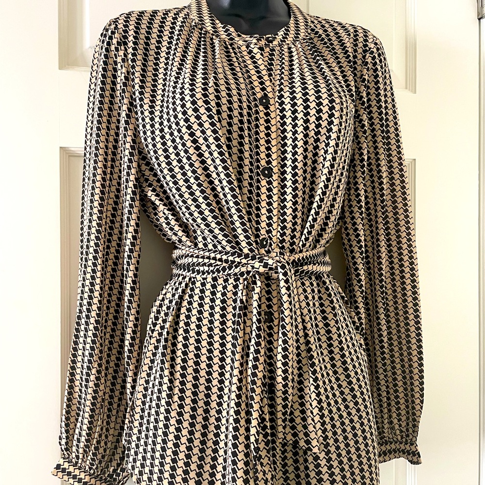 Premise geo pattern tunic with belt.